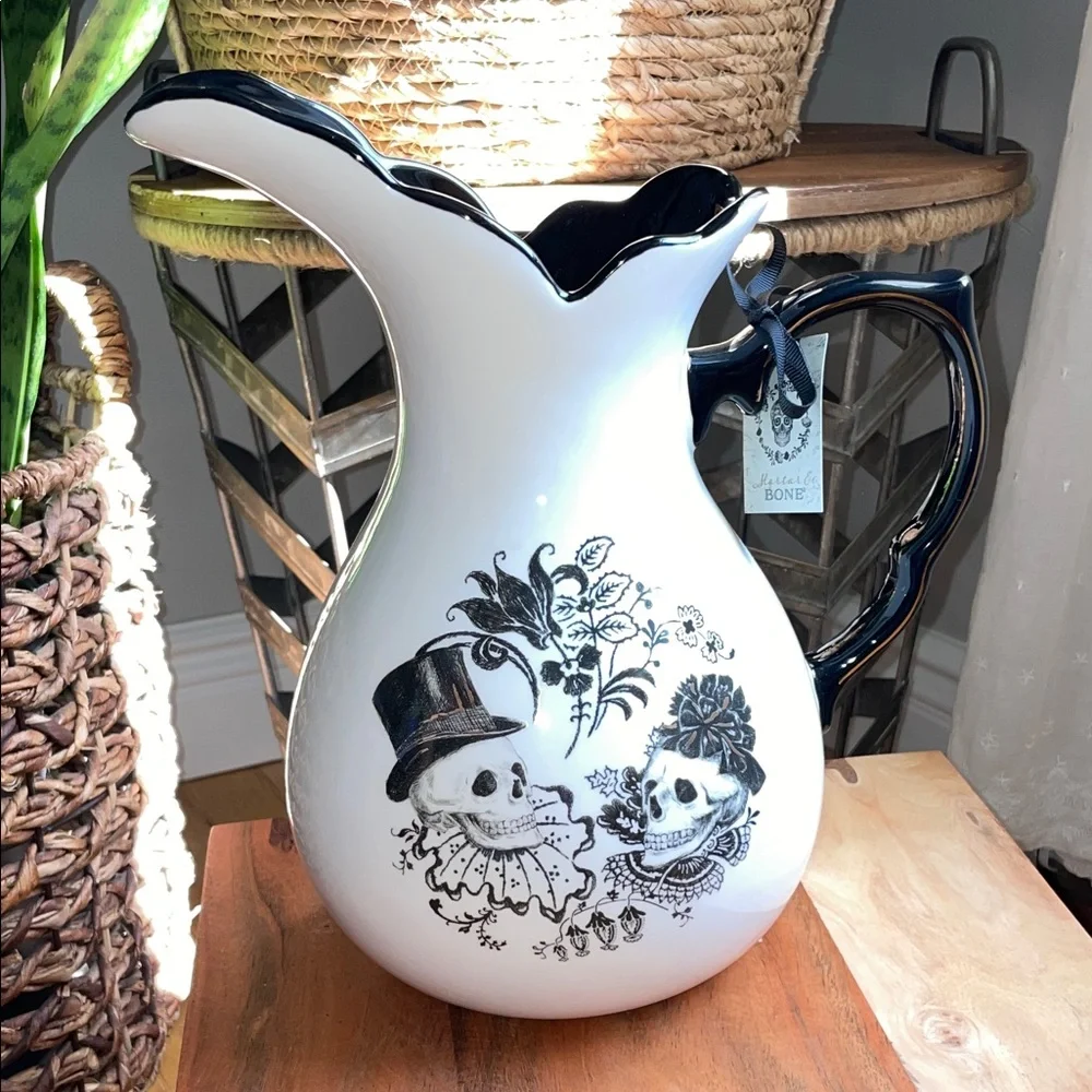 Beautifully designed White and Black Skull Design Pitcher! NWT 💀 - Picture 5 of 13